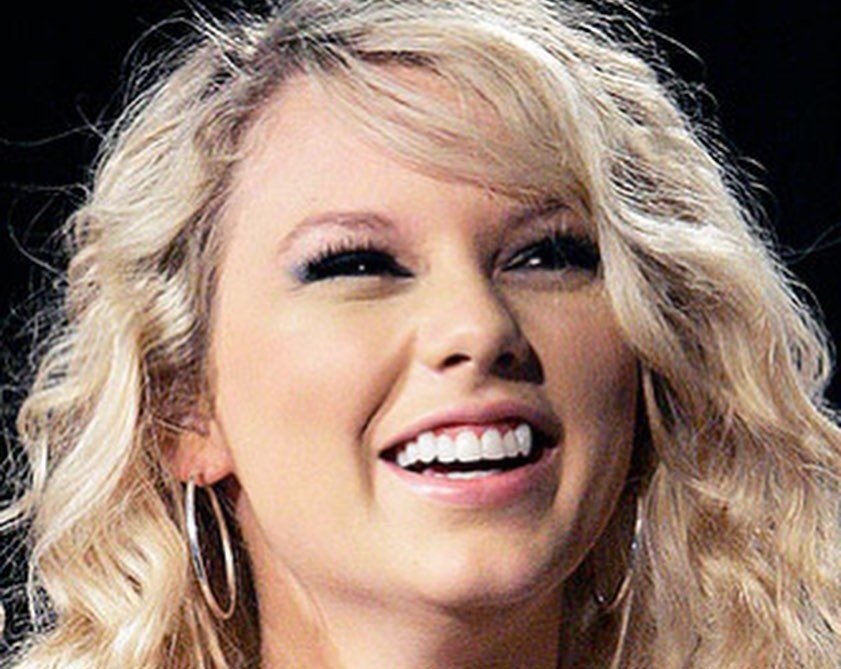 Taylor Swift teeth detail